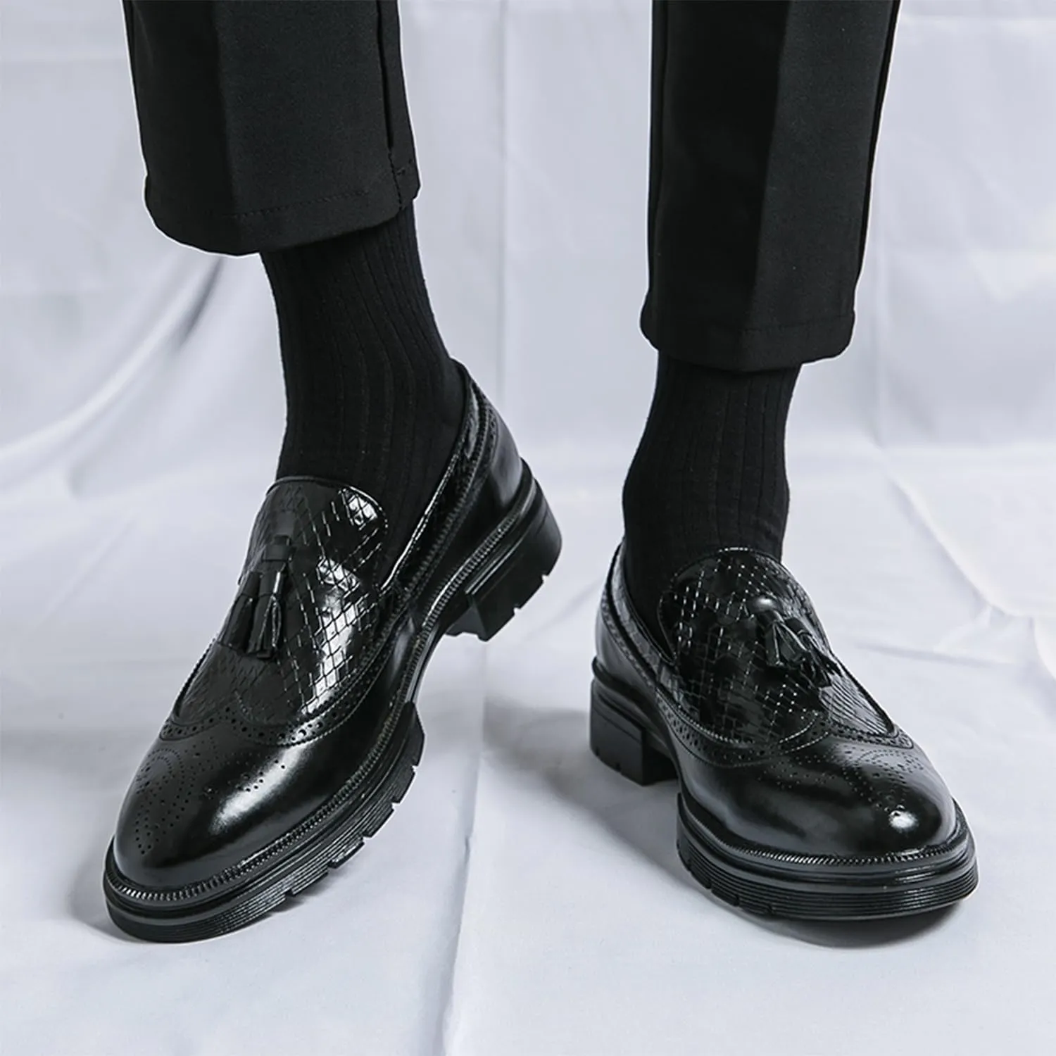 Men's Tassel Loafers Woven Pattern Leather Slip-on Dress Shoes Wide Round Toe Brogue Wingtip Business Design Fashion Non-Slip Work Casual Shoes