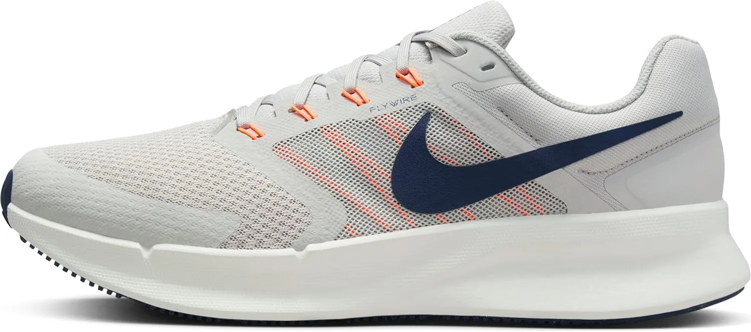 NIKE Men's Sneaker