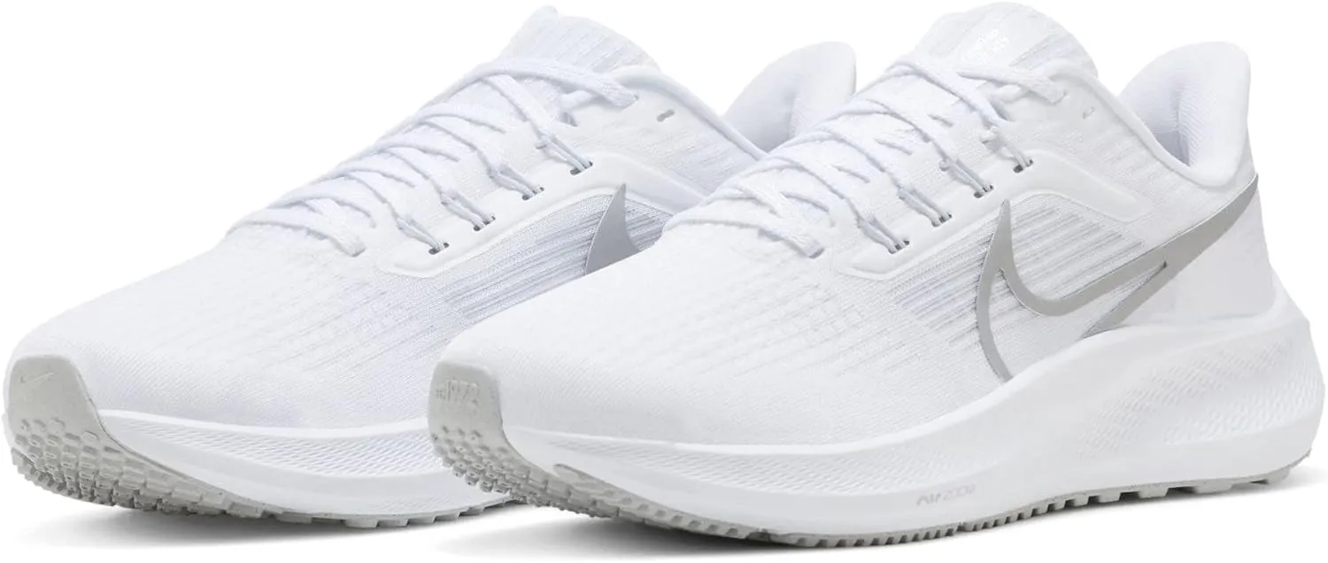 NIKE Women's Sneaker