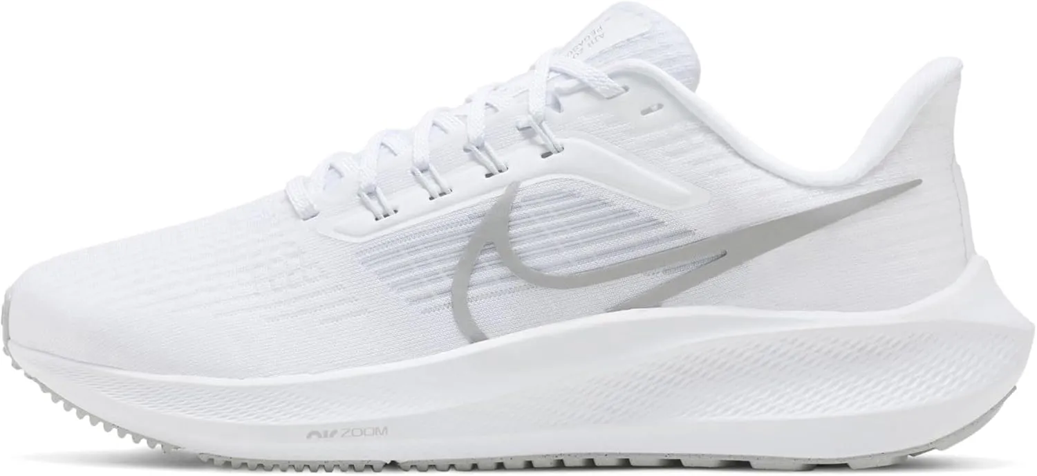NIKE Women's Sneaker