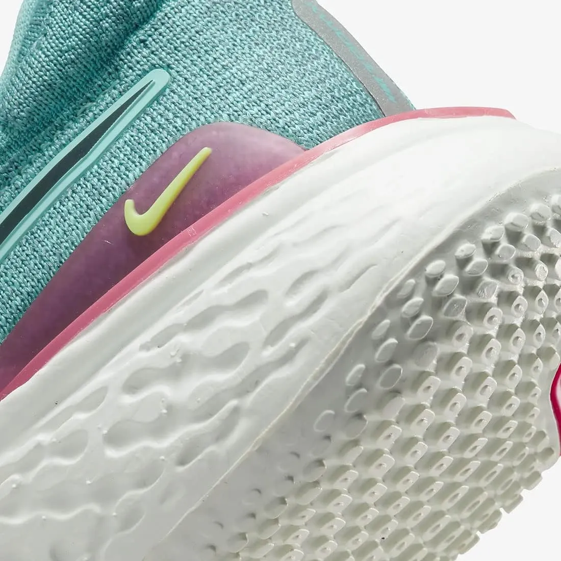 Nike Womens ZoomX Invincible Sneaker Gym Running Shoes