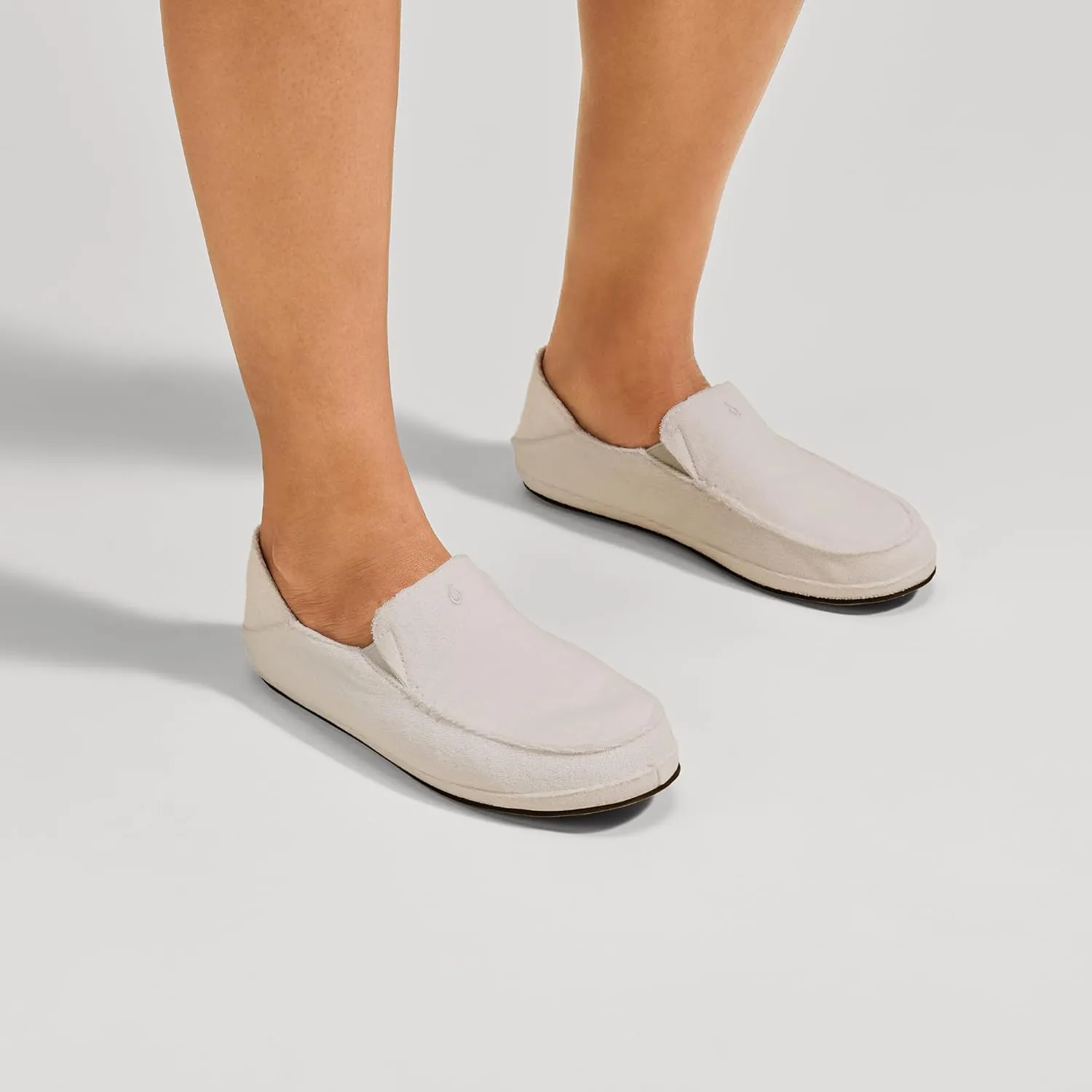 OLUKAI Nohea Hulu Women's Slippers, Soft & Comfortable Slippers with Fleece Lining, Wool Blend Footbed & Drop-In Heel Design