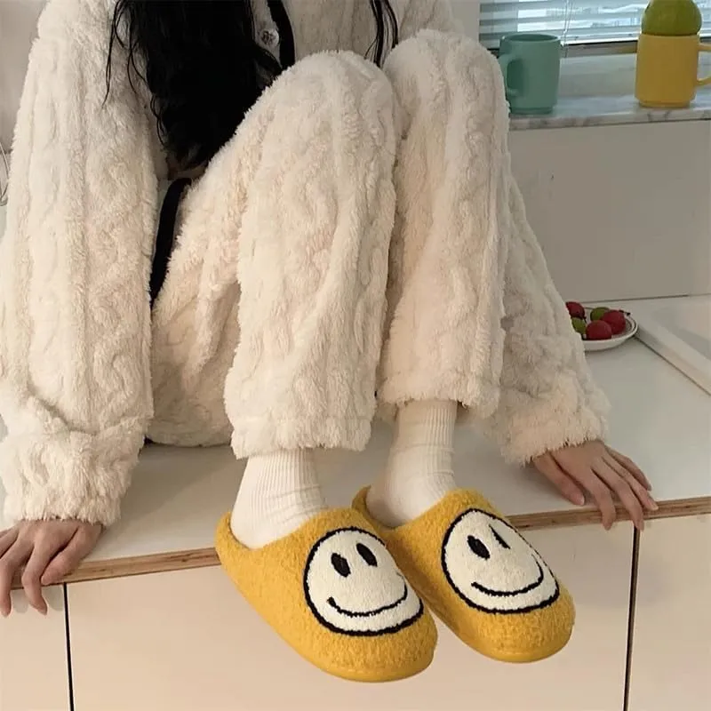 rosyclo Smile Face Slippers, Women's Retro Soft Cute Indoor Outdoor Happy Face Shoes, Cozy Trendy Plush Comfy Warm Fluffy Slip-on Home Slipper for Women Men