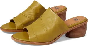 Sofft Chrissie - Heels for Women - Supple Ruched Leather Upper - Round Open Toe - Rounded Stacked Heel